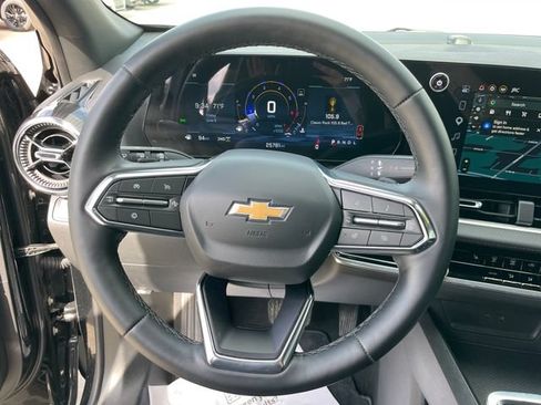 Used 2026 Chevrolet Equinox LT AWD/4WD image 25