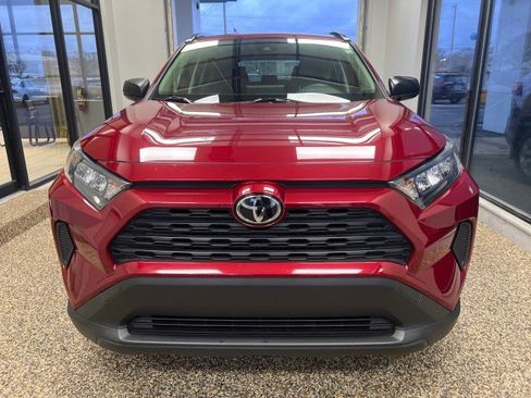 Used 2020 Toyota RAV4 LE image 6