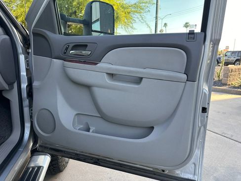 Used 2011 Chevrolet Silverado 2500 LTZ w/ LTZ Plus Package AWD/4WD image 24