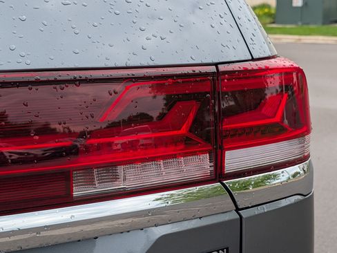 Used 2024 Volkswagen Atlas SE AWD/4WD image 17