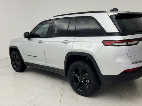 Used 2025 Jeep Grand Cherokee Limited w/ Black Appearance Package RWD image 6