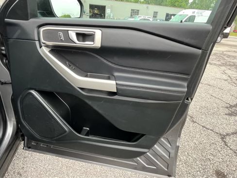 Used 2023 Ford Explorer XLT RWD image 38