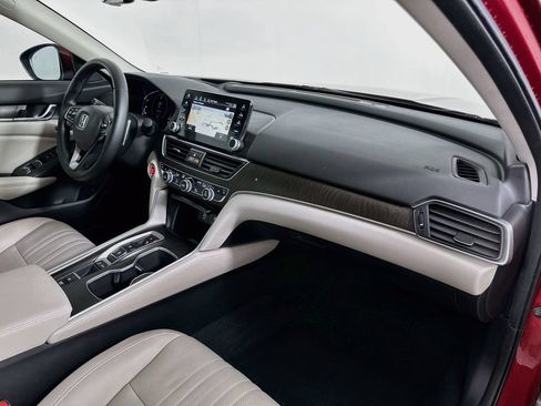 Used 2018 Honda Accord Touring image 30