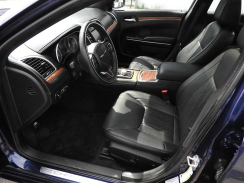 Used 2016 Chrysler 300 C Platinum AWD/4WD image 7
