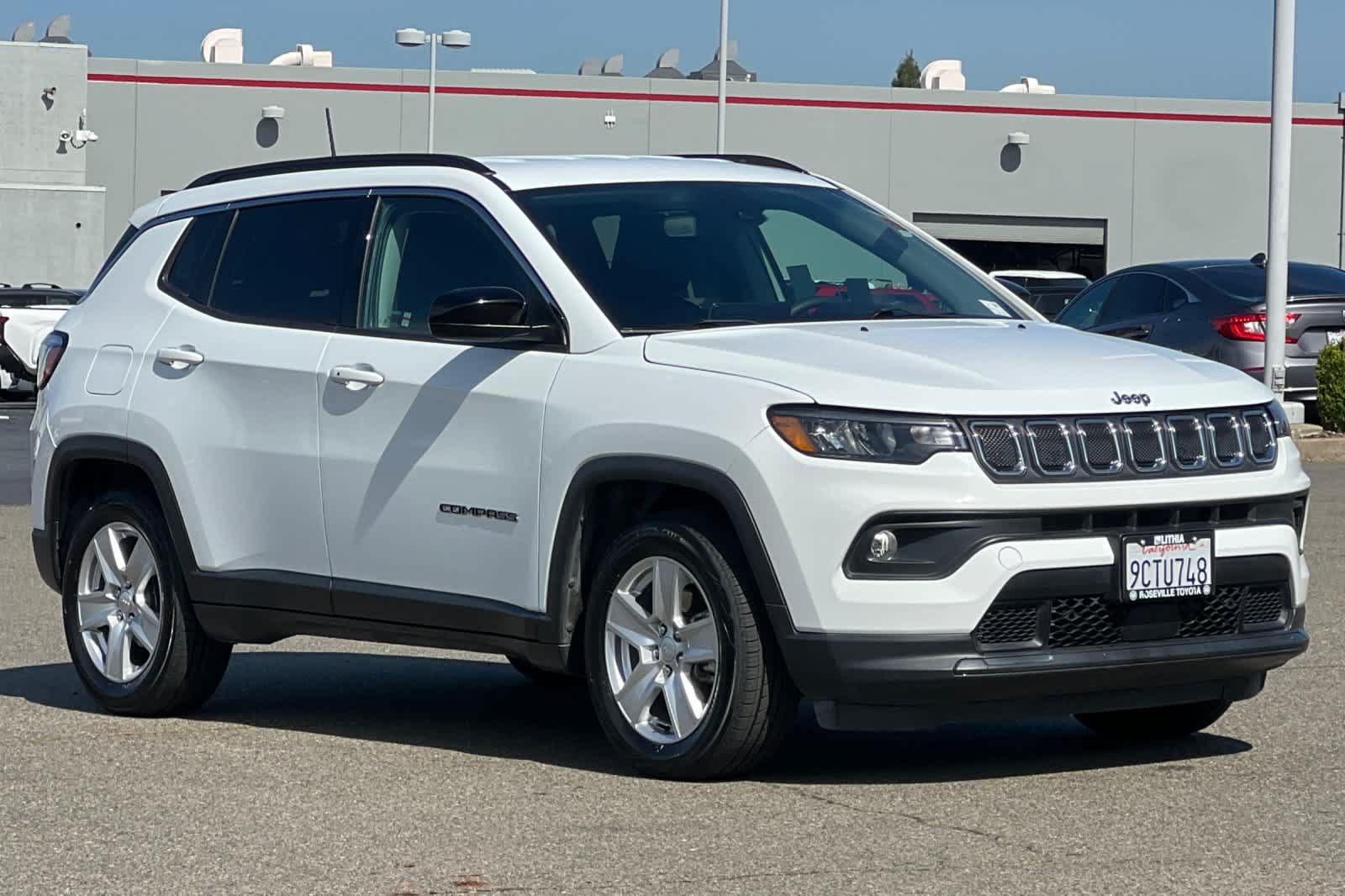 Used 2022 Jeep Compass Latitude FWD image 5