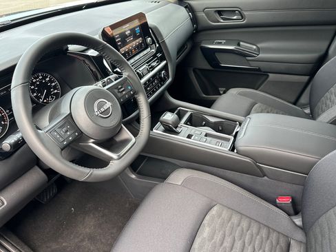 New 2025 Nissan Pathfinder SV image 10