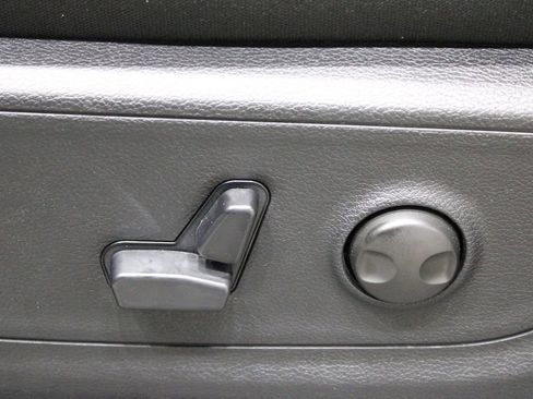 New 2026 RAM 1500 4x4 Crew Cab image 17