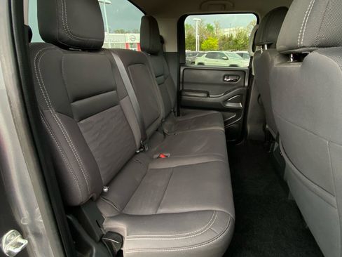 Used 2023 Nissan Frontier SV image 17