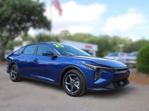 Certified 2025 Kia K4 FWD image 3
