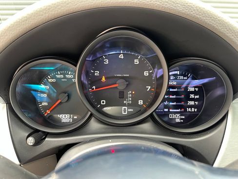 Certified 2018 Porsche Macan AWD/4WD image 23