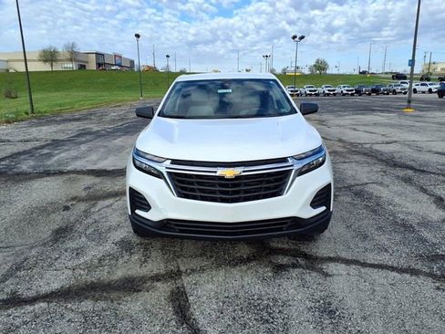 Used 2024 Chevrolet Equinox LS w/ LS Convenience Package FWD image 2