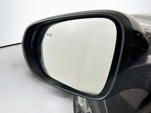 Used 2024 Chevrolet Trax LT w/ Sunroof Package FWD image 16