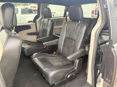 Used 2018 Dodge Grand Caravan SXT FWD image 22