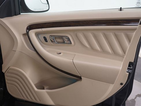 Used 2015 Ford Taurus Limited FWD image 9