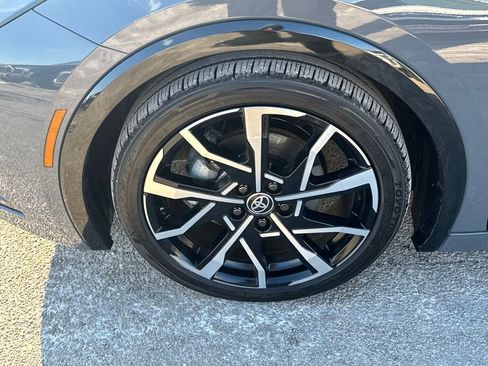 Used 2025 Toyota Prius Plug-In Hybrid image 37