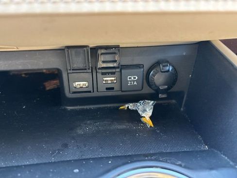 Used 2021 Toyota Highlander XLE image 29