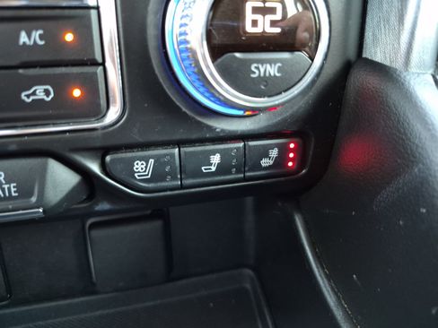 Used 2023 GMC Yukon SLT w/ SLT Luxury Package RWD image 25