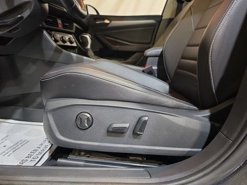 Used 2024 Volkswagen Jetta SE FWD image 14