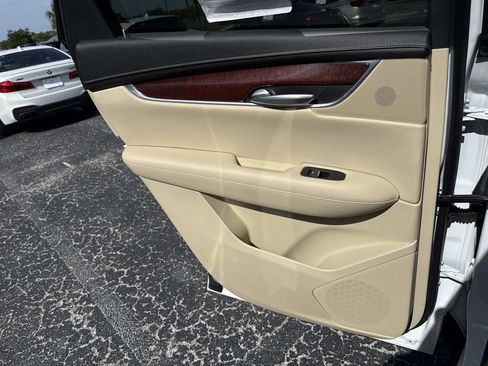 Used 2017 Cadillac XT5 Premium Luxury FWD image 13