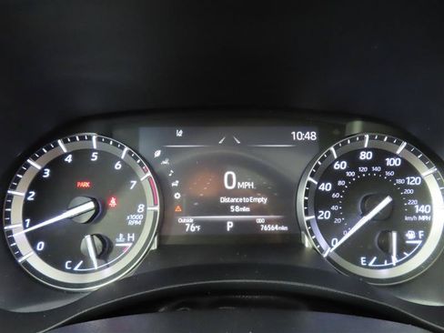 Used 2022 Toyota Highlander XLE FWD image 21