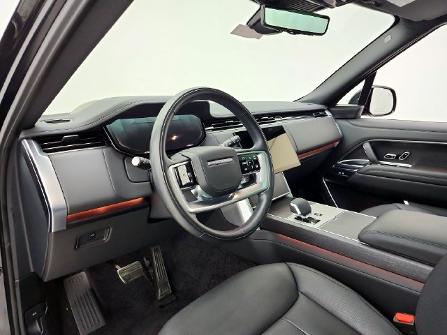 Used 2025 Land Rover Range Rover Long Wheelbase SE AWD/4WD image 30