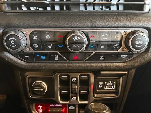 Used 2024 Jeep Wrangler Unlimited AWD/4WD image 36