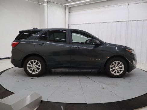 Used 2020 Chevrolet Equinox LS image 2