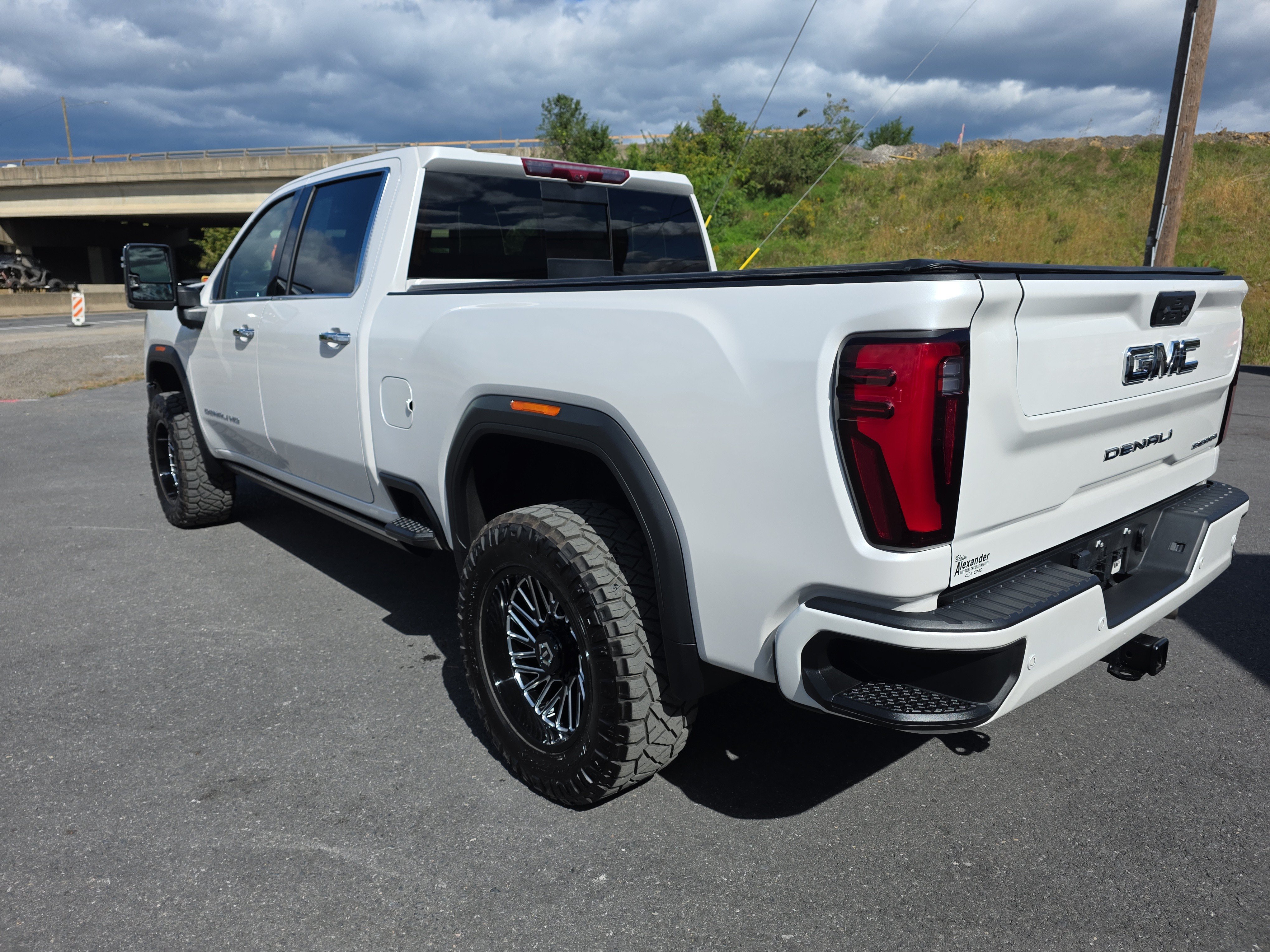 Used 2025 GMC Sierra 2500 Denali Ultimate w/ Max Trailering Package AWD/4WD image 6