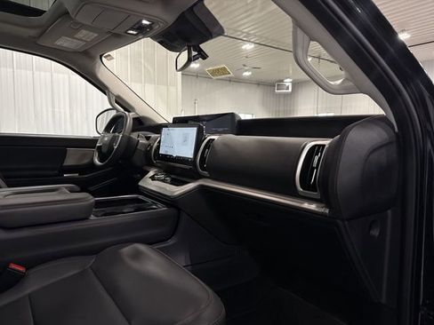 Used 2025 Ford Expedition Active AWD/4WD image 34