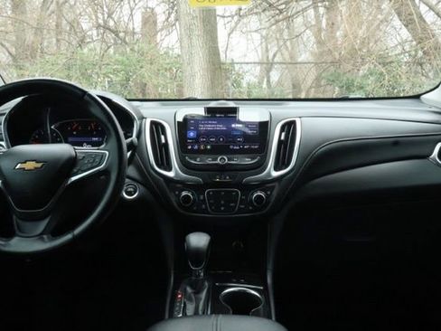 Used 2022 Chevrolet Equinox Premier image 3