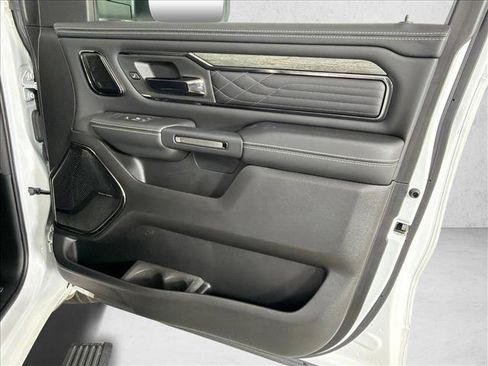 Used 2025 RAM 1500 Limited AWD/4WD image 16