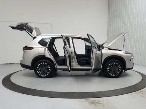 Used 2026 Nissan Rogue Platinum w/ Platinum Premium Package AWD/4WD image 16