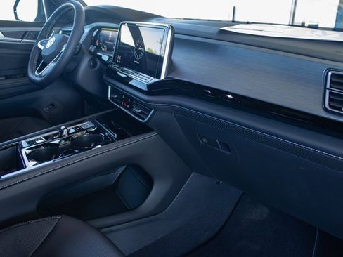 Used 2024 Volkswagen Atlas Cross Sport SE image 27