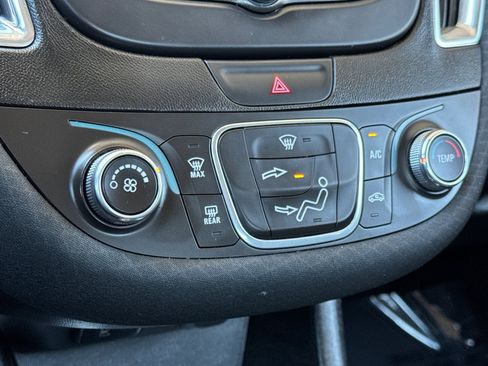 Used 2018 Chevrolet Malibu LT image 18