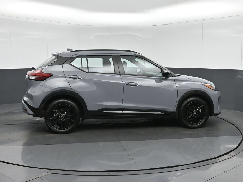 Used 2023 Nissan Kicks SR FWD image 8