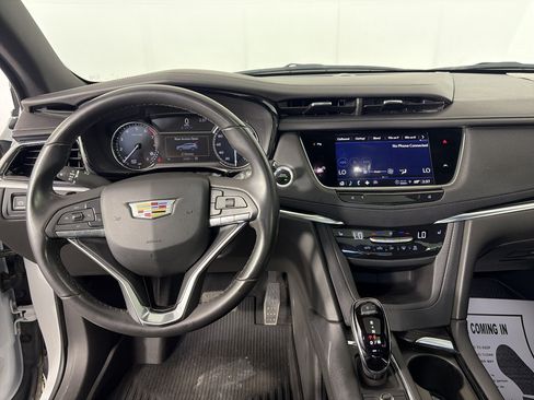 Certified 2025 Cadillac XT6 Luxury AWD/4WD image 3