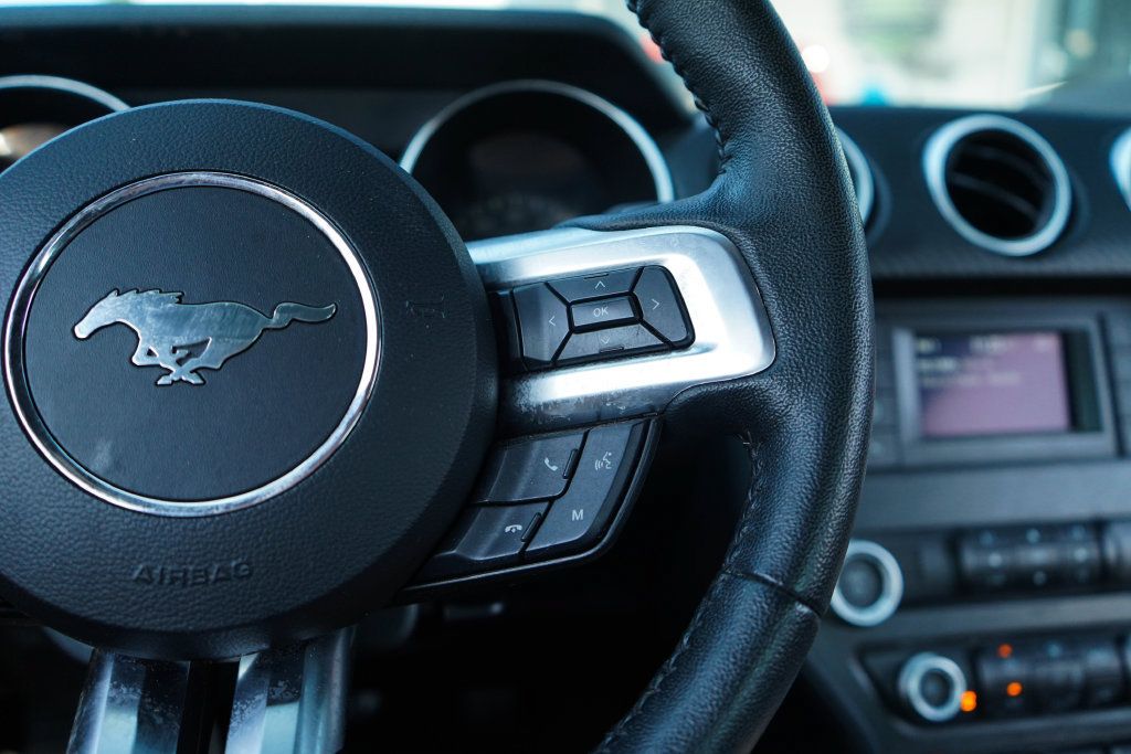 Used 2020 Ford Mustang Coupe RWD image 29