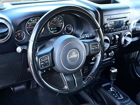 Used 2017 Jeep Wrangler Unlimited Sport w/ Quick Order Package 24S AWD/4WD image 18