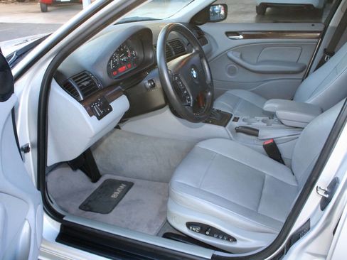 Used 2003 BMW 325i Sedan image 10