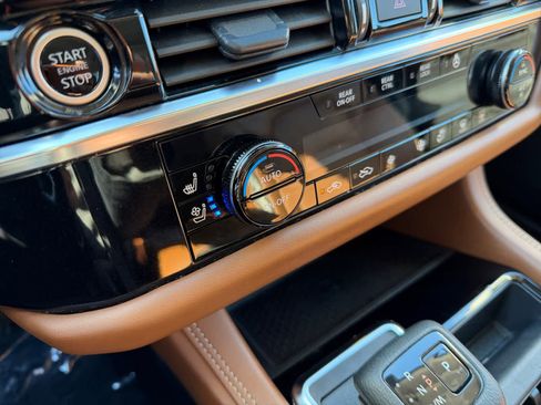 Used 2023 Nissan Pathfinder Platinum image 52