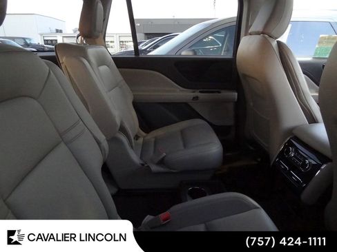 Used 2023 Lincoln Aviator AWD w/ Premium Package image 8