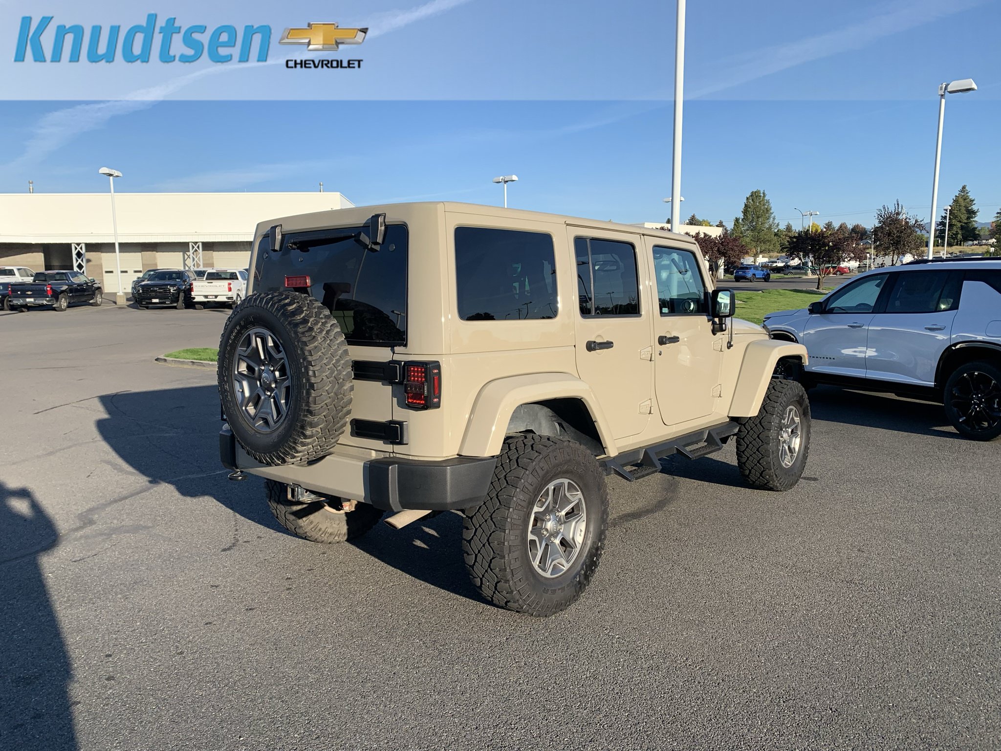 Used 2018 Jeep Wrangler Unlimited Sahara AWD/4WD image 7