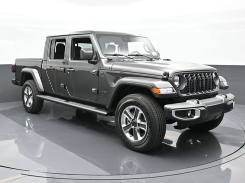 Used 2024 Jeep Gladiator Sport w/ Premium Package image 8