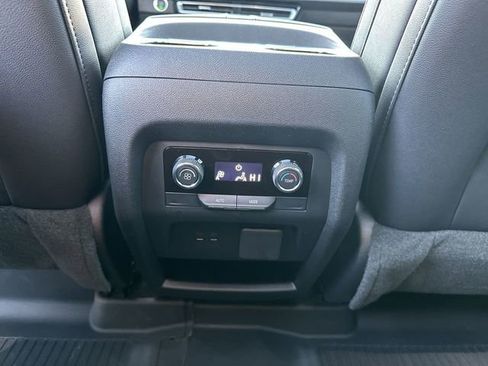 Used 2025 Chevrolet Traverse Z71 w/ Enhanced Driving Package image 22