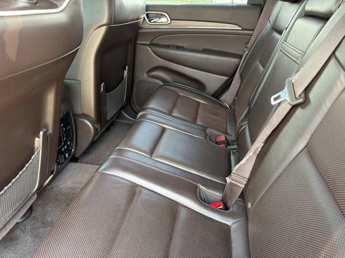 Used 2018 Jeep Grand Cherokee Overland AWD/4WD image 24