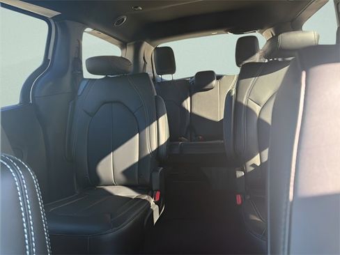New 2026 Chrysler Pacifica Select image 14