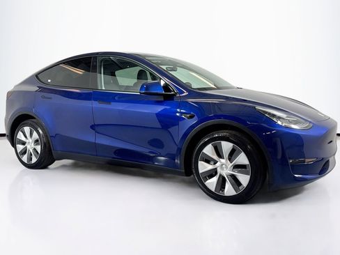 Used 2022 Tesla Model Y Long Range image 3