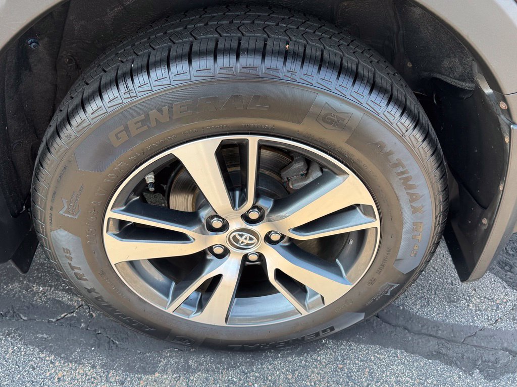 Used 2018 Toyota RAV4 XLE w/ Plus Extra Value Package AWD/4WD image 35