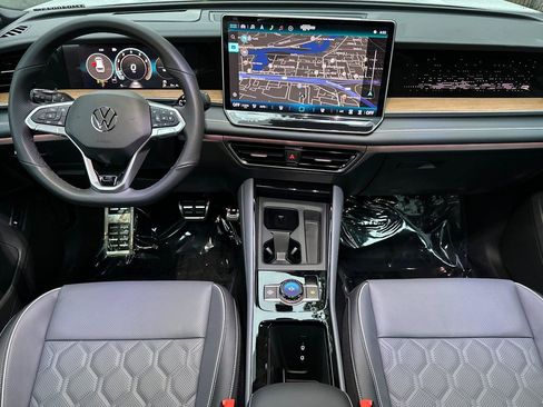 New 2026 Volkswagen Tiguan SEL R-Line image 12