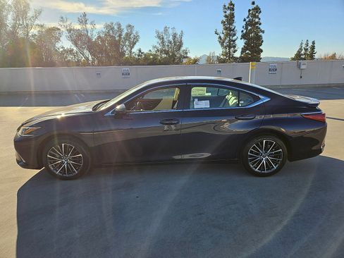 Used 2025 Lexus ES 300h w/ Premium Package image 5